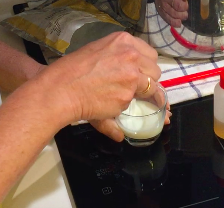 Disolución del fermento en el vaso