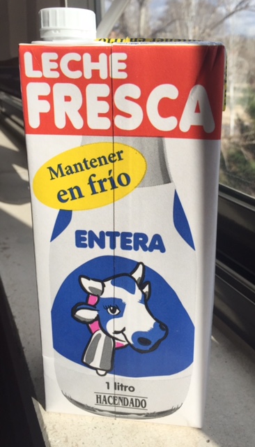Leche fresca comercial de botella